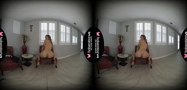  Solo coquette, Luna Wulf is twerking and teasing, in VR